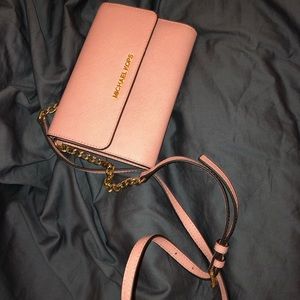 Micheal Kors crossbody NEVER USED